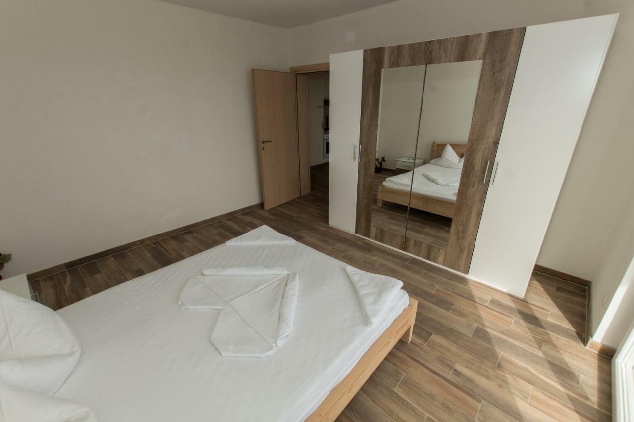 Apartments Matanovi Dvori Makarska Exterior foto