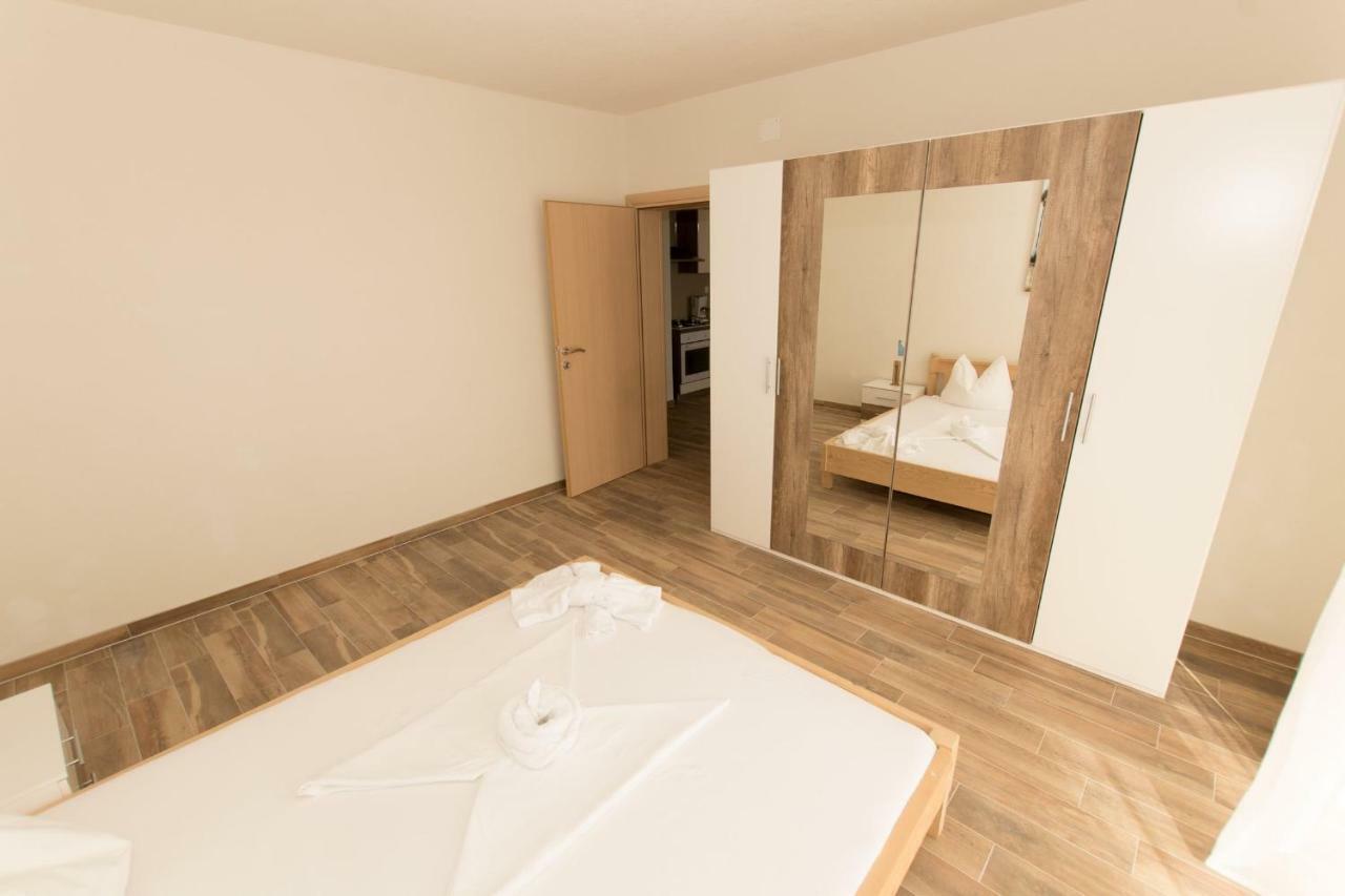 Apartments Matanovi Dvori Makarska Exterior foto